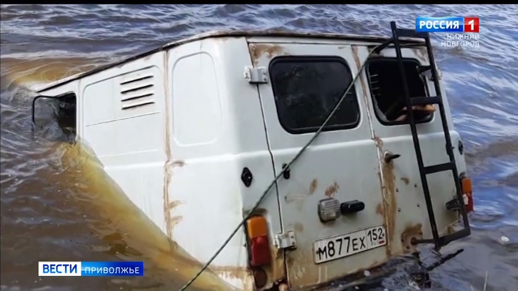 В Вачском районе в Оку съехал УАЗ: погибли два человека