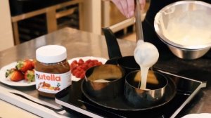 РЕЦЕПТ С NUTELLA®: американские блинчики с ореховой пастой Nutella® и свежими ягодами