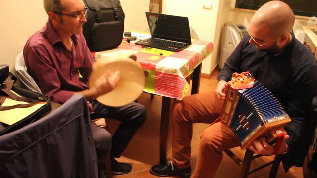 Calabria - RAVAGNISOTA - organetto e tamburello смотреть онлайн