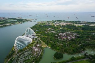 Сингапур, г. Сингапур. Вид с крыши знаменитого отеля Marina Bay Sands.