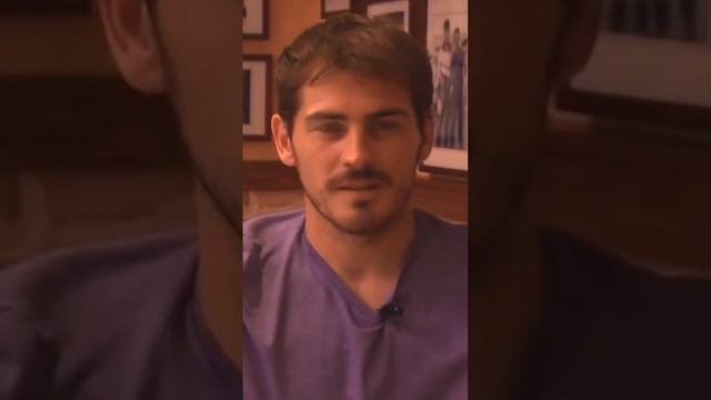 ? Икер Касильяс говорит по-русски и напевает мотив Катюши