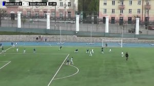 Получил мяч в штрафной и пробил в окружении защитников