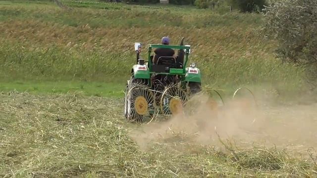 Дружина Отримала Посвідченя Тракториста ! Ворушіня Сіна Трактором та Граблями Сонечко ! смотреть онлайн