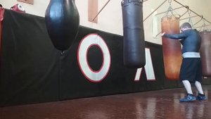 отработка ударов на мешке, бокс для всех, тренировка