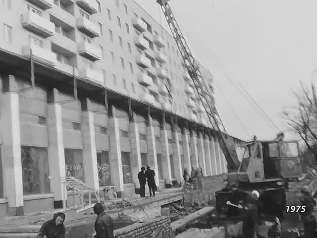 1975 год. Тюмень. Строительство жилого дома с магазином 