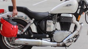 Suzuki S40 Boulevard: Walk around review (Best Beginner Cruiser)