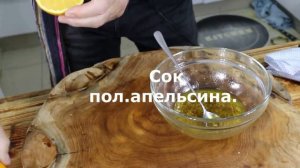 Салат праздничный с морепродуктами.