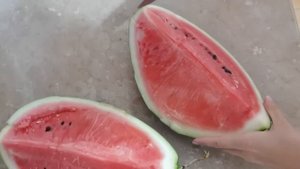 КАК НАРЕЗАТЬ АРБУЗ БЕЗ КОРКИ * НЕХИТРЫЙ СПОСОБ