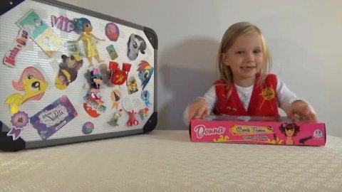 #КАКВСЕНАЧИНАЛОСЬ НИКОЛЬ ИГРАЕТ В ВЕСЕЛЫЙ ЧЕЛЛЕНДЖ "ЧЕМОДАН С СЮРПРИЗАМИ"