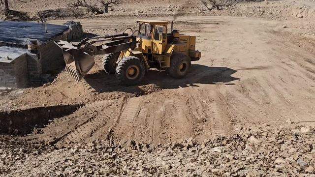 Constructing a nomadic shelter from the base - Nomads daily life in Iran