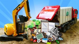 Машинка Мусоровоз везет мусор на свалку. Развивающие видео для детей - Машины помощники