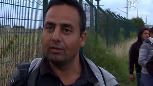 Мигранты снова попытались проникнуть в Евротоннель смотреть онлайн