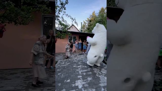 Видео набрало миллион просмотров. Дети и внуки поздравили бабушку с 85-летием. Белый мишка в Минске