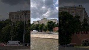# Shorts Вид на Большой Кремлёвский дворец с прогулочного теплохода //