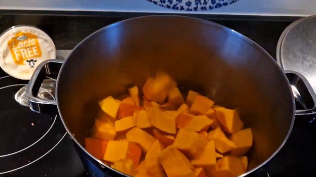 Easy peasy pumpkin squeesy | Pumpkin soup recipe смотреть онлайн