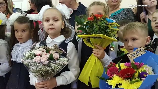 День знаний в Ревде. В школы города пришли 6 797 учеников смотреть онлайн