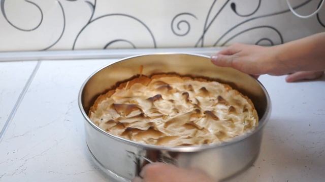 Пирог с ягодами и белковым кремом  Вкусный и простой ягодный пирог