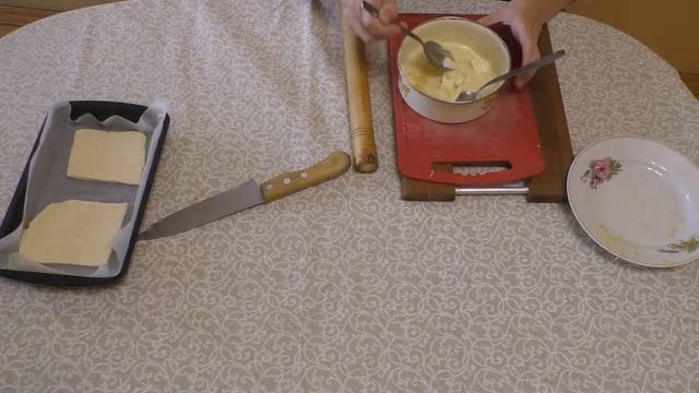 Кулинария с Мишей. Слоёные пирожки со сгущёнкой. смотреть онлайн