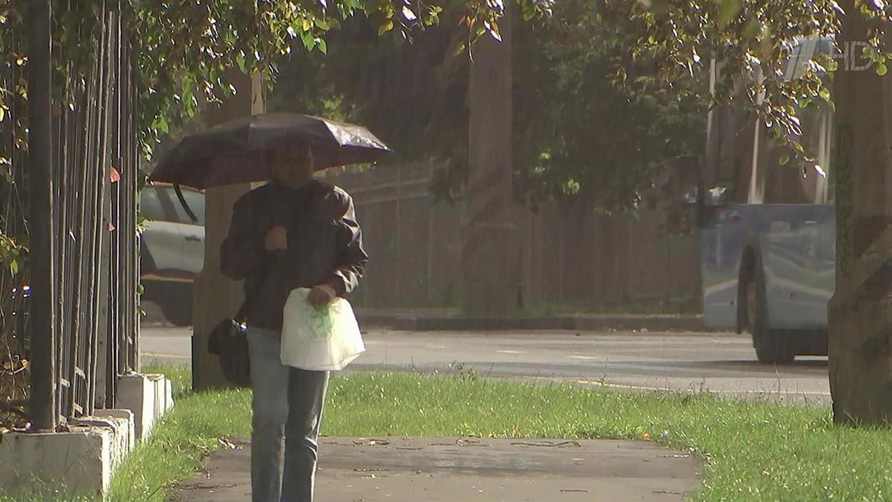 В Санкт-Петербурге сохраняются штормовое предупреждение и угроза наводнения, а в Москве прошел град