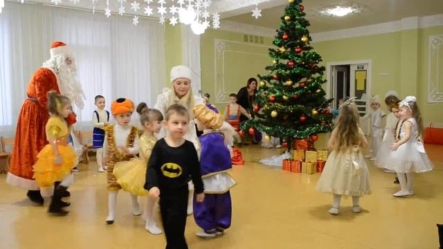 Веселый хоровод с Дедом Морозом Новогодний утренник в средней группе