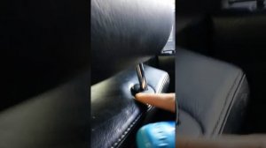 Как снять подголовник на Ауди А6, С4