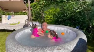 Заслуженный артист Эммануил Виторган показал какая у него гостеприимная жена Ирина Млодик