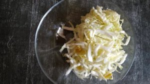 Салат овощной с редисом и кукурузой