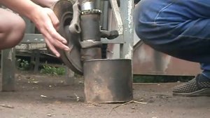 Забиваю шаровую нижнюю опору Т-2 (фольцваген транспортёр)