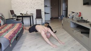 Марш в планке на прямых руках