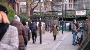 Hammersmith Bridge: Walking along the River Thames in London