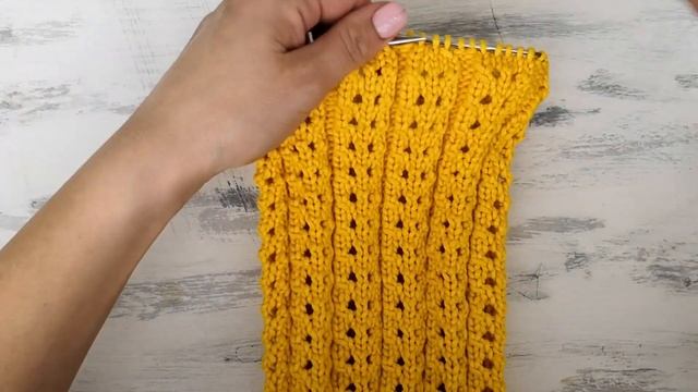 Ажурная шапка спицами. Подробный мастер класс.