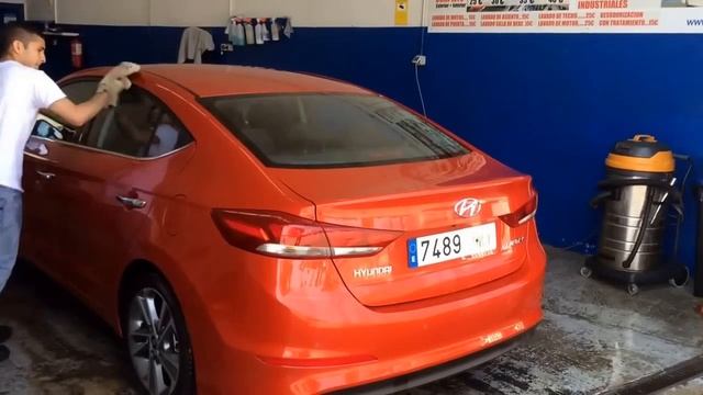 Заехали помыть новую Hyundai Elantra в Испании смотреть онлайн
