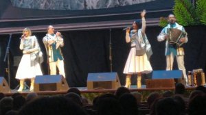 Ой, мороз, мороз, не морозь меня,Не морозь меня, моего коня,Не морозь меня, моего коня.