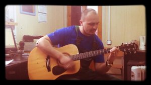 "Домик окнами в сад" исполняет И. Репкин