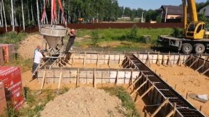 Заливка бетона краном. Принимаем 40 кубов бетона за 4 часа РОСТВЕРК Свайный фундамент