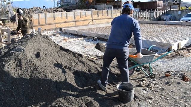 Установка чаши бассейна из стеклопластика