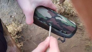как снять сетку с jbl flip 4(хз зачем)