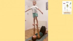 Акробатический парный элемент «Сяду на пенек». ”Sitting on a stump” an acrobatic element in pairs