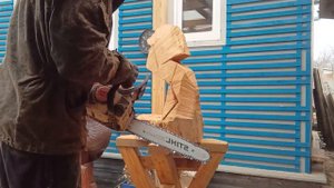 Лошадь из дерева, за 30 минут./Резьба бензопилой/High- speed chainsaw carving.