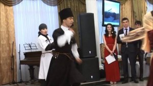 Карачаево - Балкарское землячество - Шуточный танец.mp4