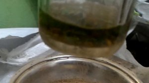 Очищаем керамические конденсаторы от покрытий Димексидом.