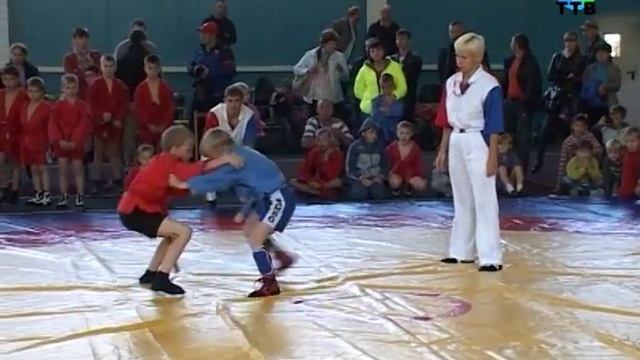 В спортивном комплексе 259 гимназии состоялось открытое лично-командное первенство по самбо смотреть онлайн