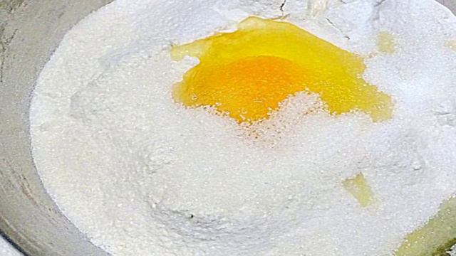 Панкейки на кефире с черничным джемом