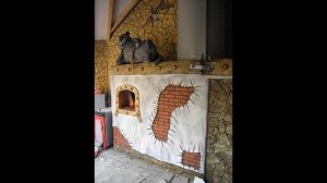 Оформление  углов  дома в виде  брёвен  из  арт  бетона. Зона отдыха, беседка,  летняя  кухня.