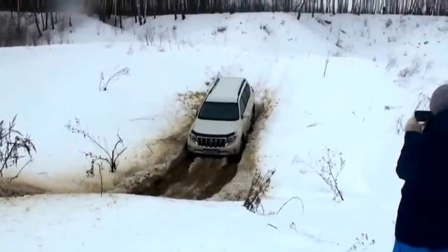 Снежный Дрифт на Володарке - 30 января 2016. Роман на 2,7 л и Андрей на 2,8 л (дизель) смотреть онлайн