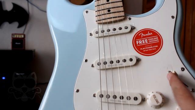UNBOXING! Guitarra Squier Deluxe Stratocaster Daphne Blue EN ESPAÑOL! смотреть онлайн