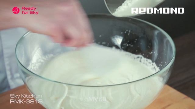 Шарлотка с грушей в мультикухне Sky Kitchen REDMOND RMK-391S