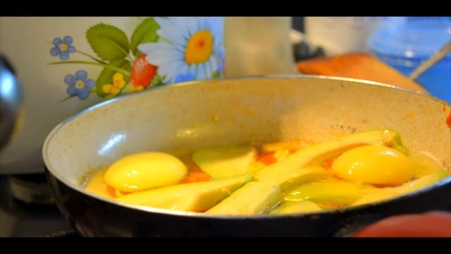 ЖИВАЯ ЯИЧНИЦА С АВОКАДО ???? WTFF #завтрак#вШколку смотреть онлайн