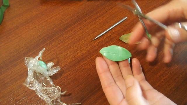 Лепим листочки из полимерной глины. Как окрашивать пастелью