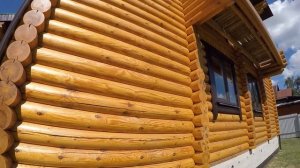 Дом на Волге размером 10х10 с балконом и входной группой из оцилиндрованного бревна диаметром 220 м